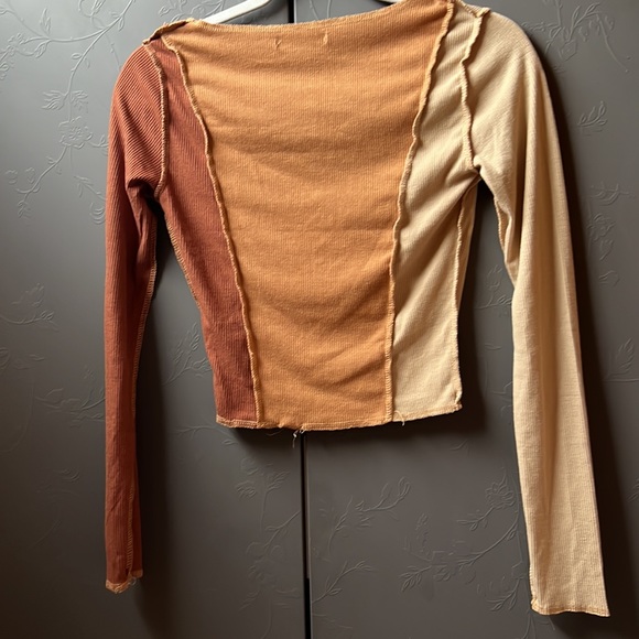 Forever 21 Long Sleeve V-Neck Low Shades of Brown Top Size S - Picture 6 of 9